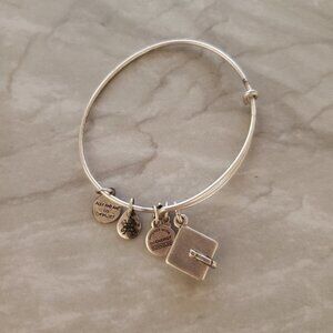 🎓 Alex and Ani Silver 2017 Graduation Cap Expandable Charm Bracelet 🎓